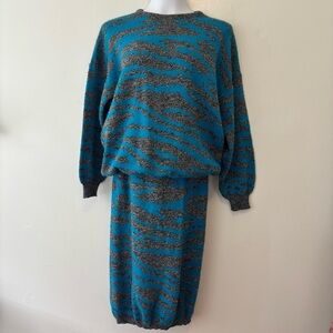 Hollywood & Vine sweater and skirt set blue gray striped tiger zebra medium